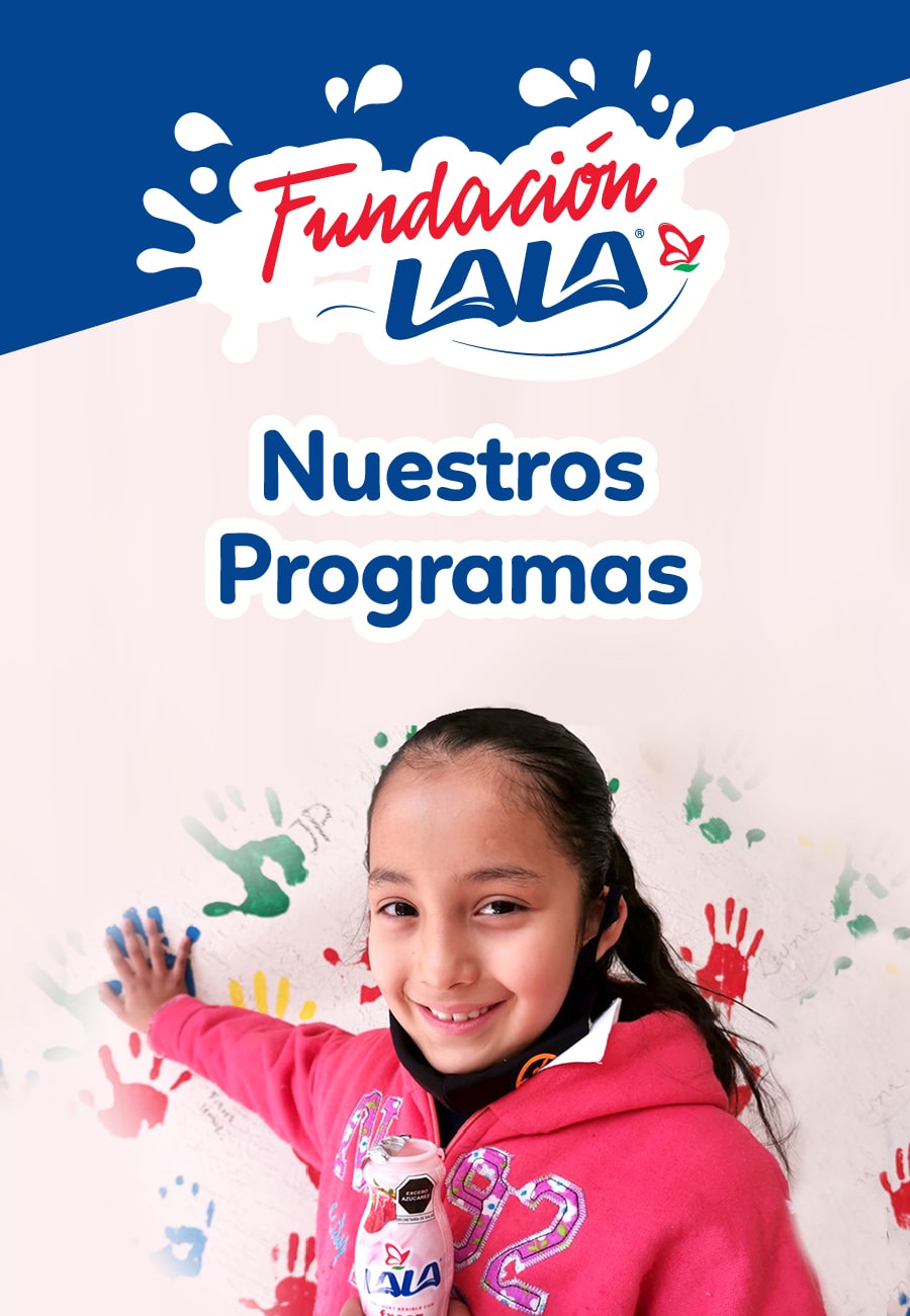 nina-yoghurt-fresa-sonriendo-lala Niña sonriendo y sosteniendo yoghurt lala