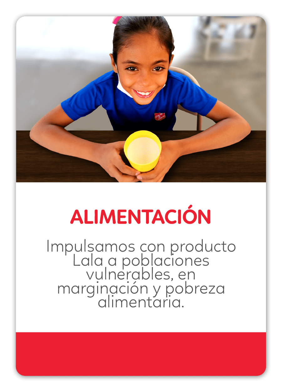 Niña sonriendo con un vaso de leche